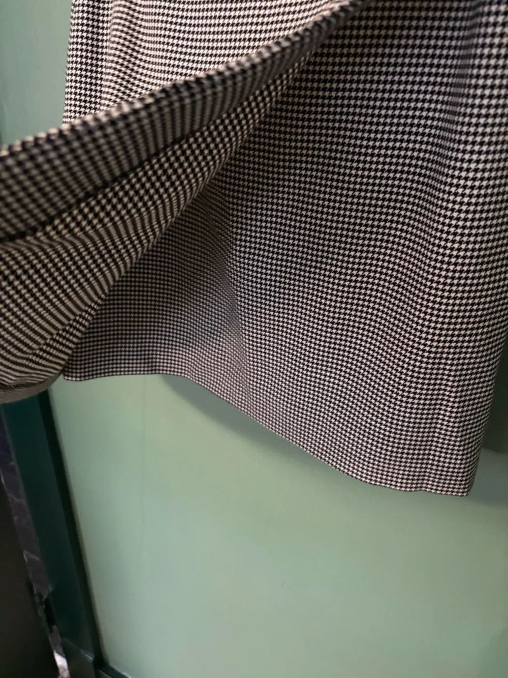 Ann Taylor Black and White Houndstooth Mini Skirt with Buckle Accent - Picture 4 of 6